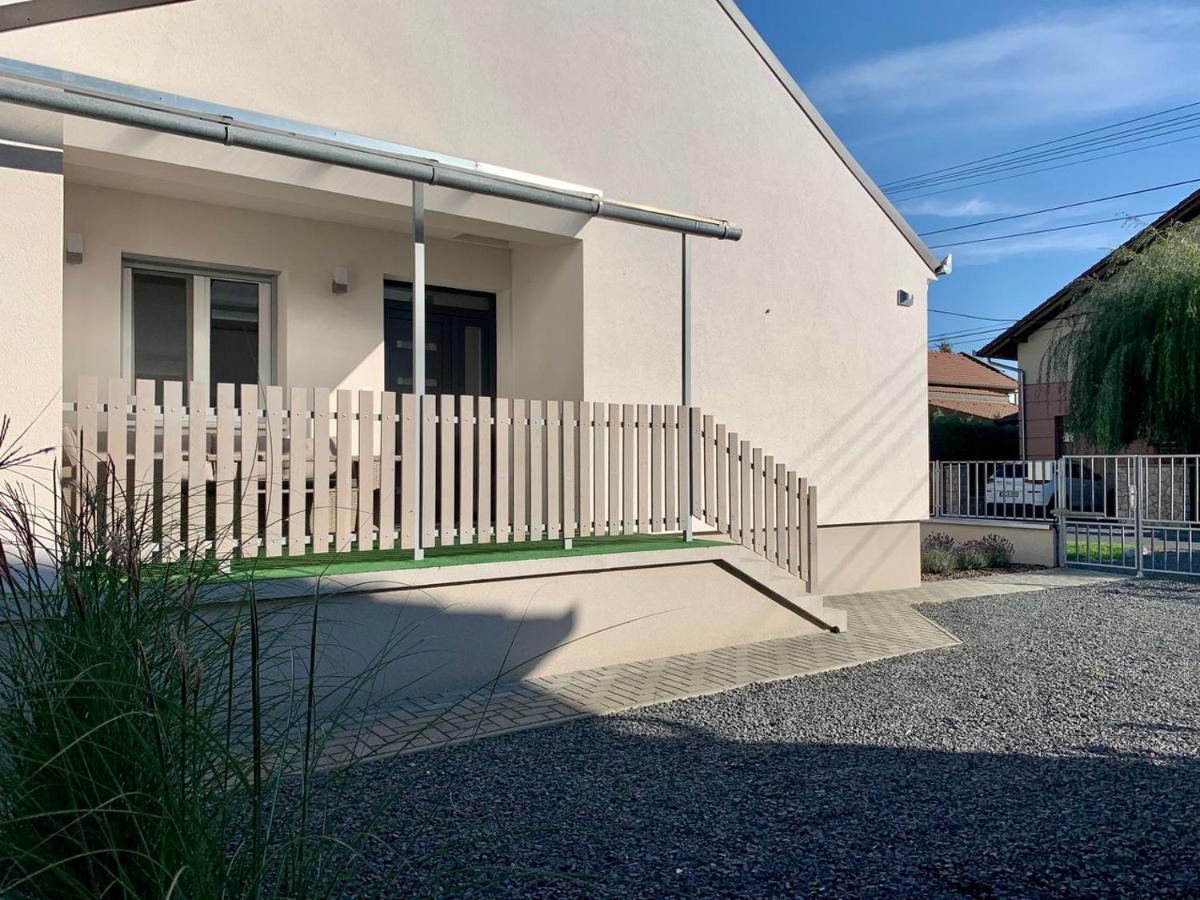 Otthon A Balatonon Vendeghaz Villa Kestel Dış mekan fotoğraf